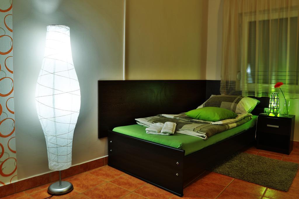 Aranyhíd Vendégház Makó Habitación foto